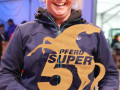 OK-Pr+ñsidentin vom ZKV, Petra Braun mit dem Super-5-Kampf Pokal
